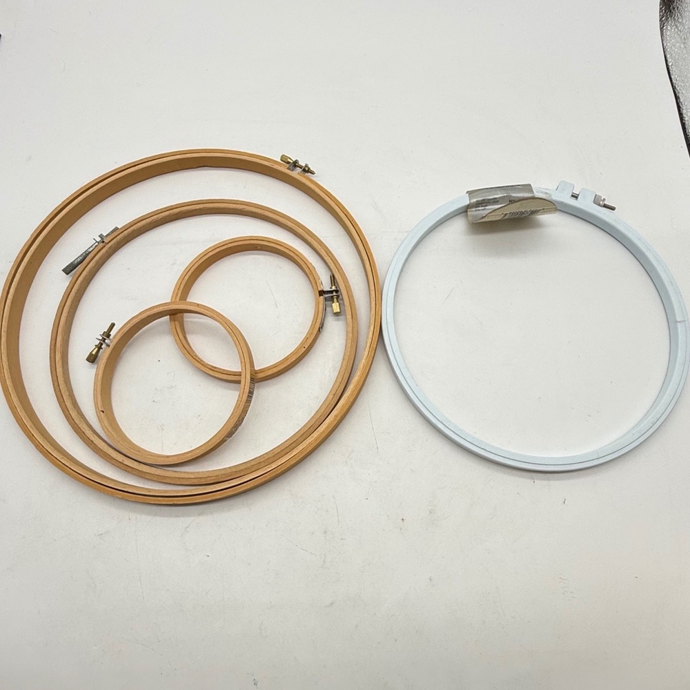 Lot of 5 Embroidery Hoops Susan Bates Plastic and Wangs Wood various sizes